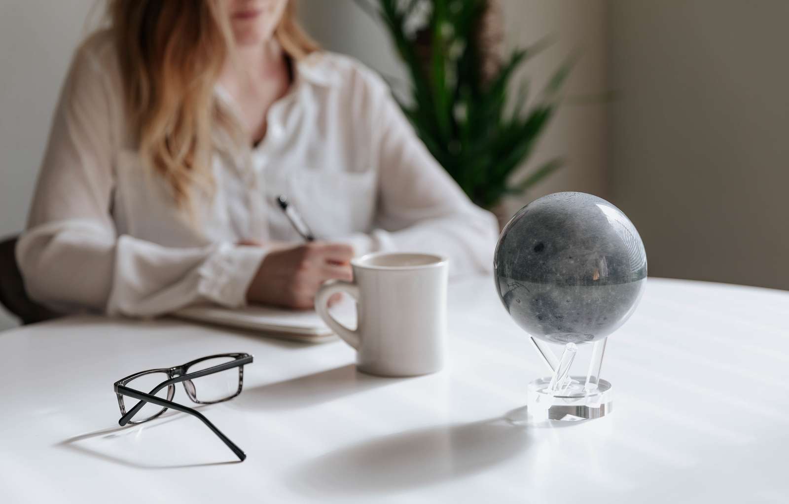 Mova Earth With Clouds Self Rotating Globe | 68travel